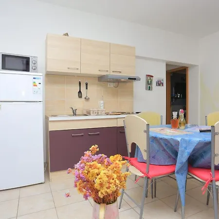Apartment By The Sea Kastel Kambelovac, - 20605