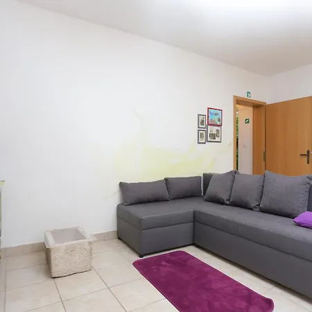 Apartment By The Sea Kastel Kambelovac, - 20605