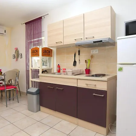 Apartment By The Sea Kastel Kambelovac, - 20605
